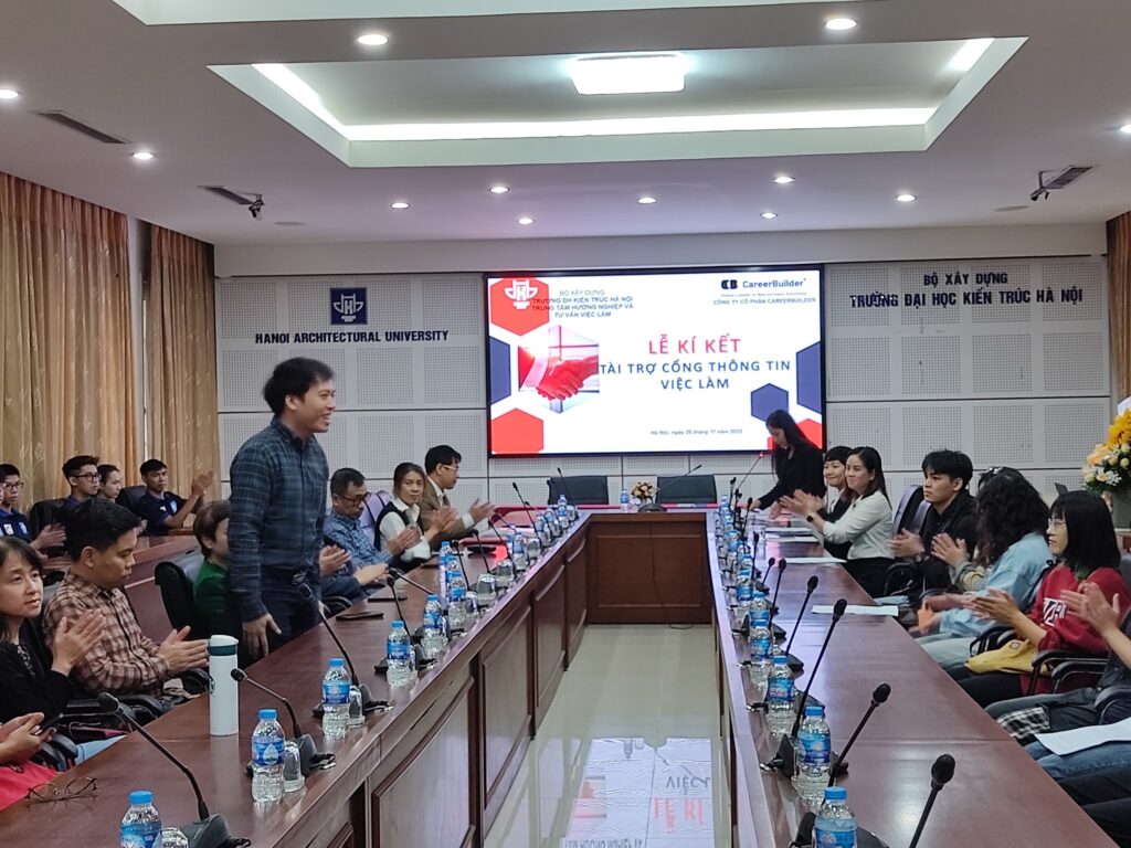 KIỂM TRA TIẾN ĐỘ KHỞI NGHIỆP SINH VIÊN 2022